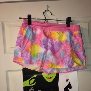 Girls athletic geometric shorts!